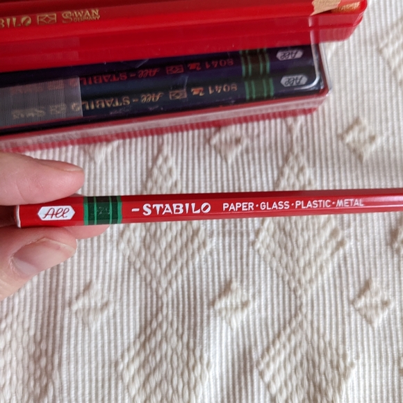 Vintage pencils Schwan Stabilo All surface pencils in red - set of 12 in case - Picture 11 of 11